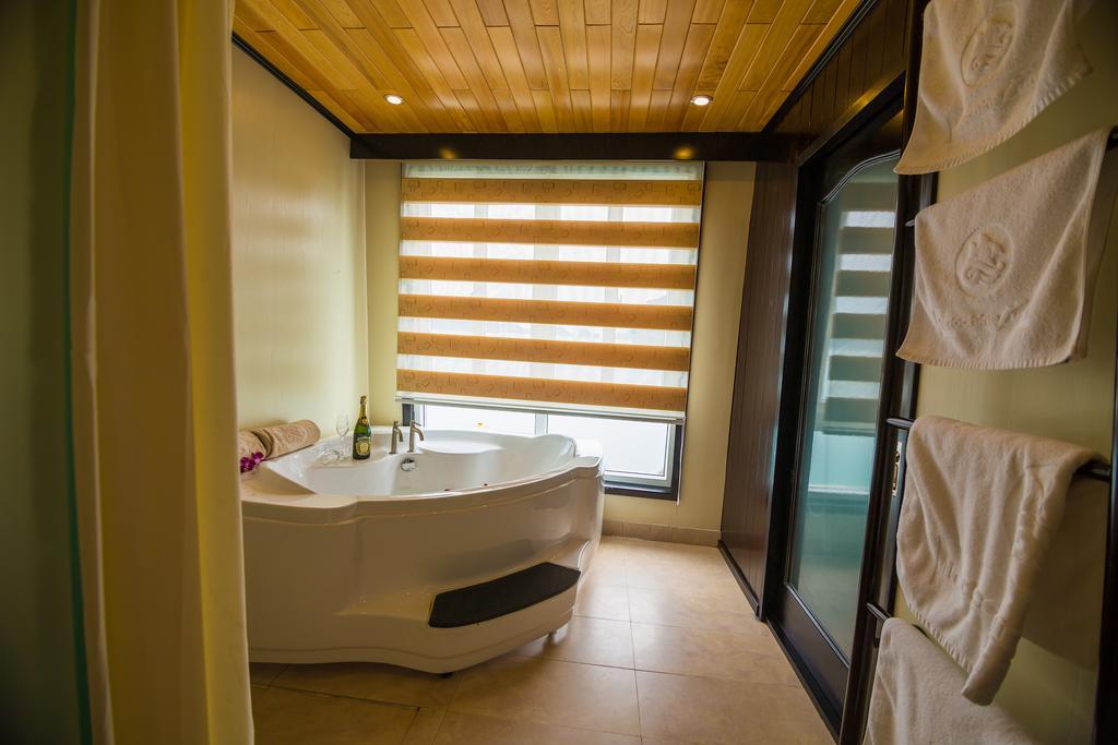 Dragon Legend Cruise Hotel Ha Long Room photo